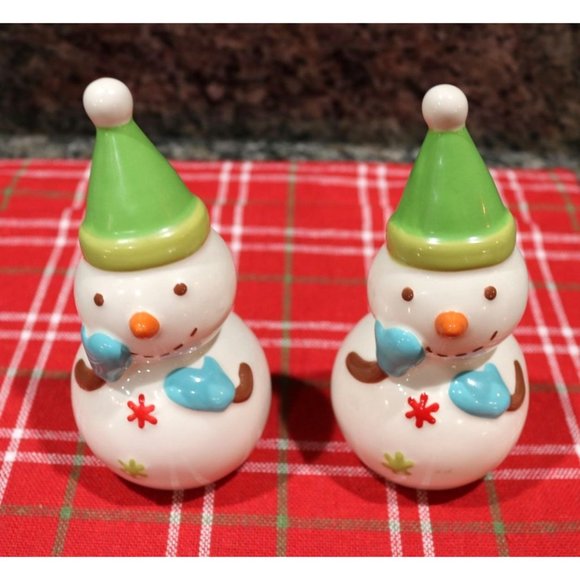 Christmas Salt & Pepper Shakers. Two Sets of Snowmen and Santa's. Nice Addition - Picture 2 of 7